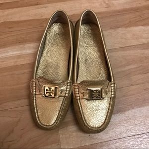 8 1/2 GOLD TORY BURCH DRIVERS